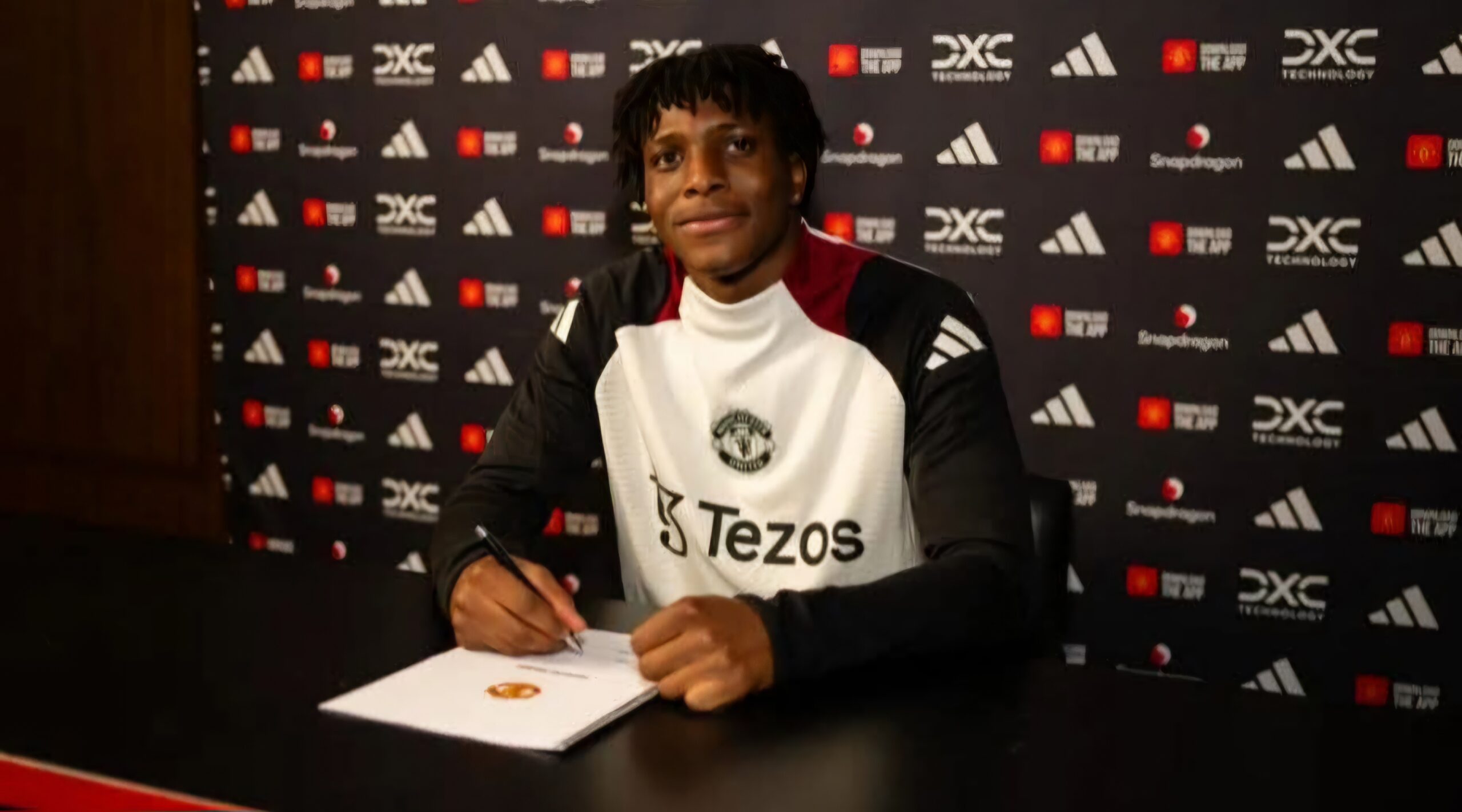 Man U Signs Nigerian Player TOTORI NEWS Man U Signs Nigerian Player TOTORI NEWS